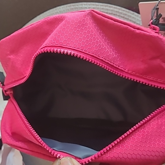 👝Adidas Team Toiletry Bag - Picture 9 of 13